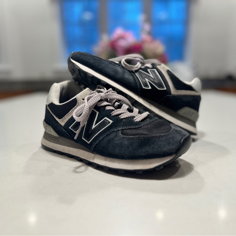 New Balance Women's 574 Core Shoes Size 8.5 Black / White